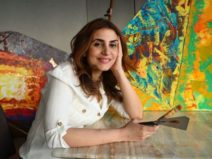 Anita Goel defies Artistic Constraints, her knives infusing Canvases with Raw Energy